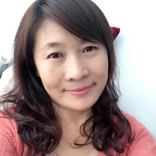 建议50岁以上的女人3个不起眼的护肤习惯,皮肤有斑也不显老