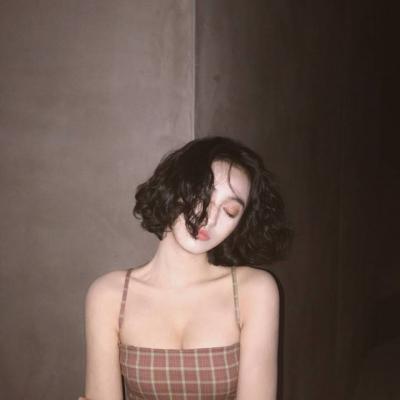 个性女头像酷短发霸气图片,高清好看的短发女头像个性酷炫

