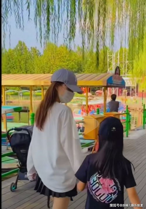甜馨被嘲衣品不如妈,李小璐回怼,七岁甜馨真的适合娱乐圈吗