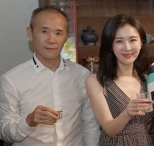 王石和小30岁妻子田朴珺约见马静芬,田朴珺见面就喊奶奶嘴超甜