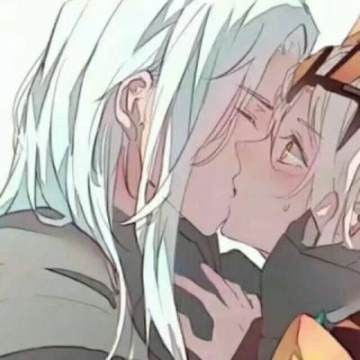 一对两张情侣动漫头像
