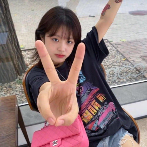 女生头像认真生活