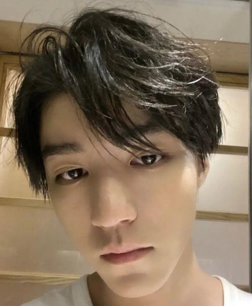 黄晓明秃顶撞脸张东升,为拍新片暴瘦20斤,霸总的路透照显疲惫