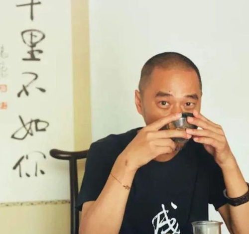 醒醒吧故作慈祥的中年油腻男