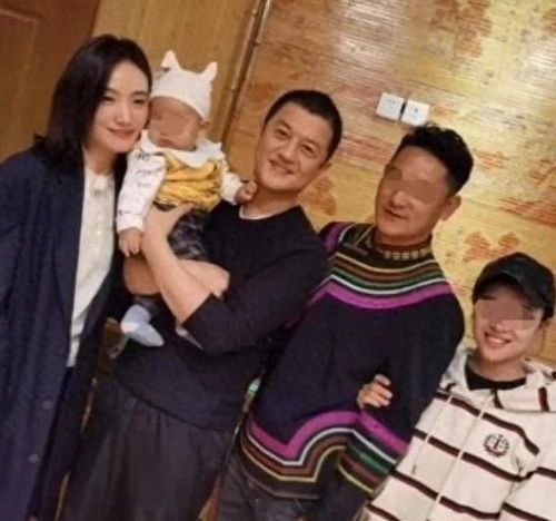 曝李亚鹏疑精神异常,绑架前妻王菲方便跪舔小19岁娇妻崩溃痛骂