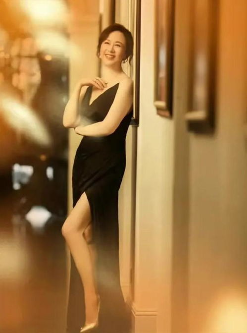 吴玉芳真是越老越美穿吊带裙暴露少女身材,这状态哪像60岁的人