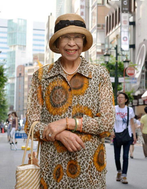 时尚不分年龄,日本平均65岁的老年人穿搭,优雅又时髦,真美