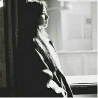 求黑白真人女生头像
