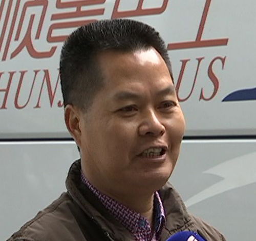 奇葩小说都不敢这么写男子偷80万大巴,只为春运载客赚钱