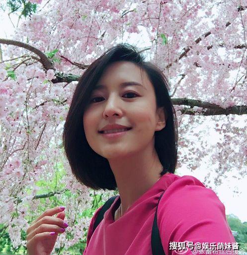 称作周涛接班人,嫁大20岁富商,40岁好似少女