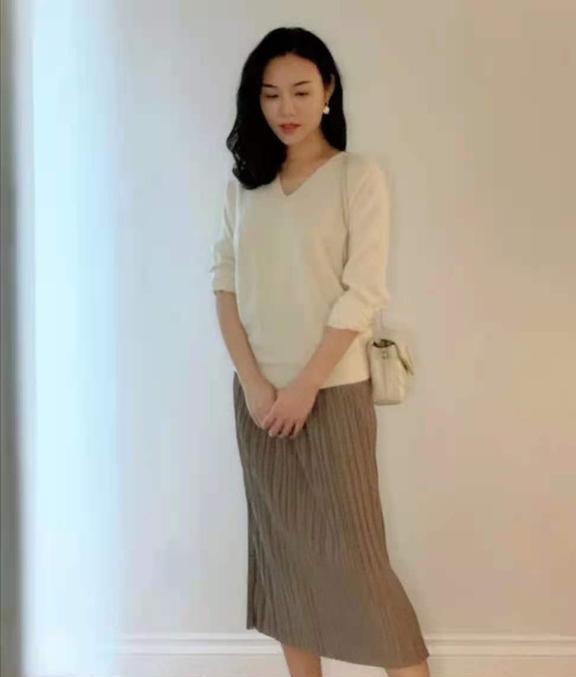 40岁女人穿什么颜色的衣服好看
