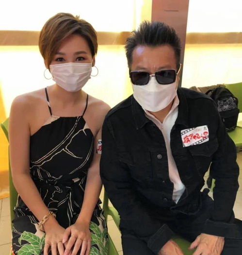 tvb真正模范夫妻,结婚52年零绯闻,如今出去依旧是十指紧扣