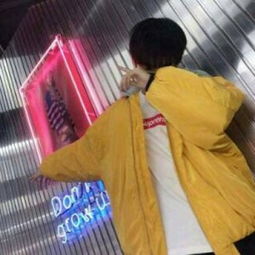 伤感冷漠男生头像我的心痛都是关于你
