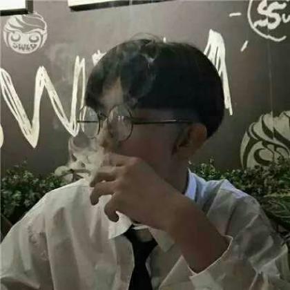 伤感的男生头像,一共12张黑白色的占多半